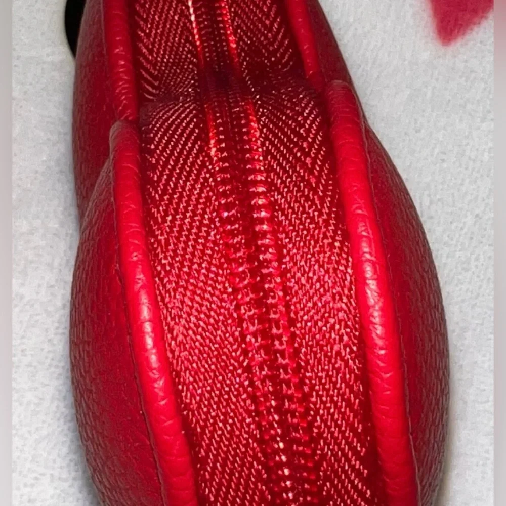 ♥️NWT VICTORIA’S SECRET HEART COIN POUCH♥️